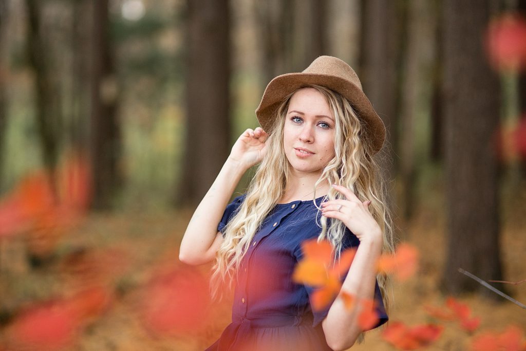 fall portraits to celebrate minimalist inspired lifestyle with Hollyberry Studio