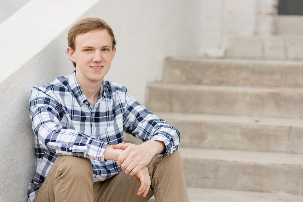 Hollyberry Studio captures senior portraits in downtown St. Charles
