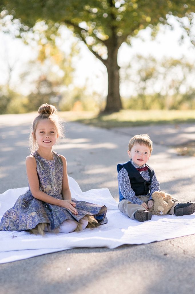 St. Louis family photographer Hollyberry Studio captures fall portraits