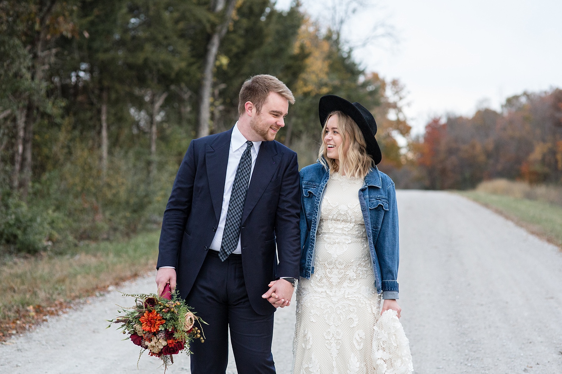 Missouri wedding photographer Hollyberry Studio captures boho wedding inspiration