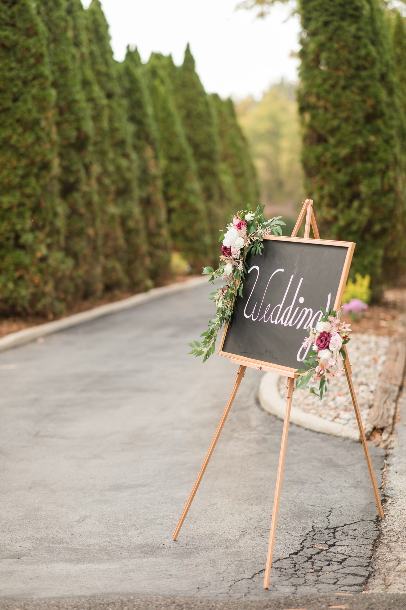 welcome sign for backyard wedding in fall wedding