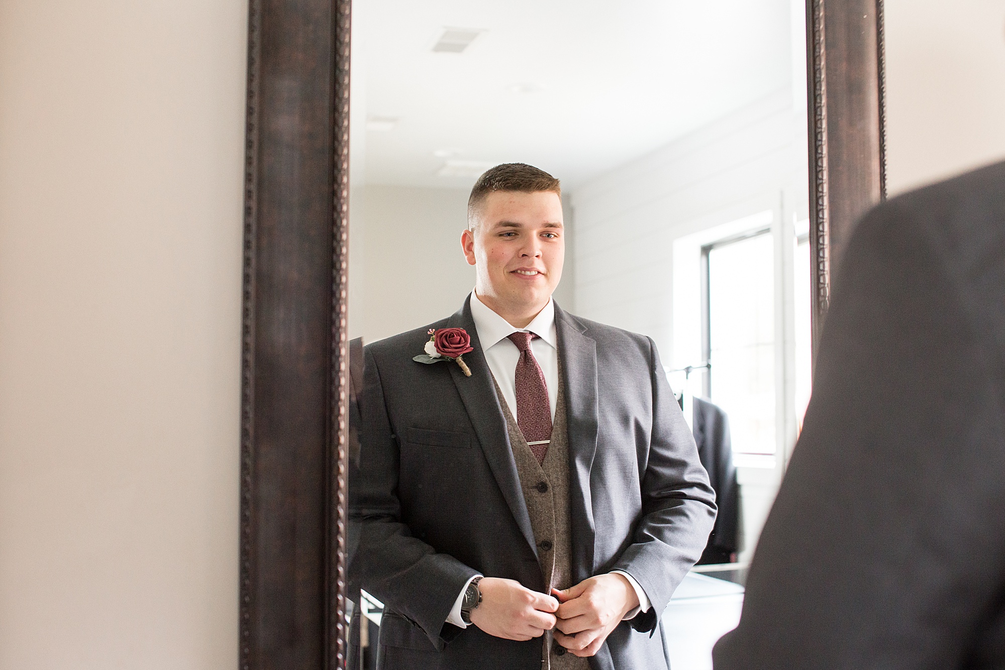 groom prepares for MO wedding day