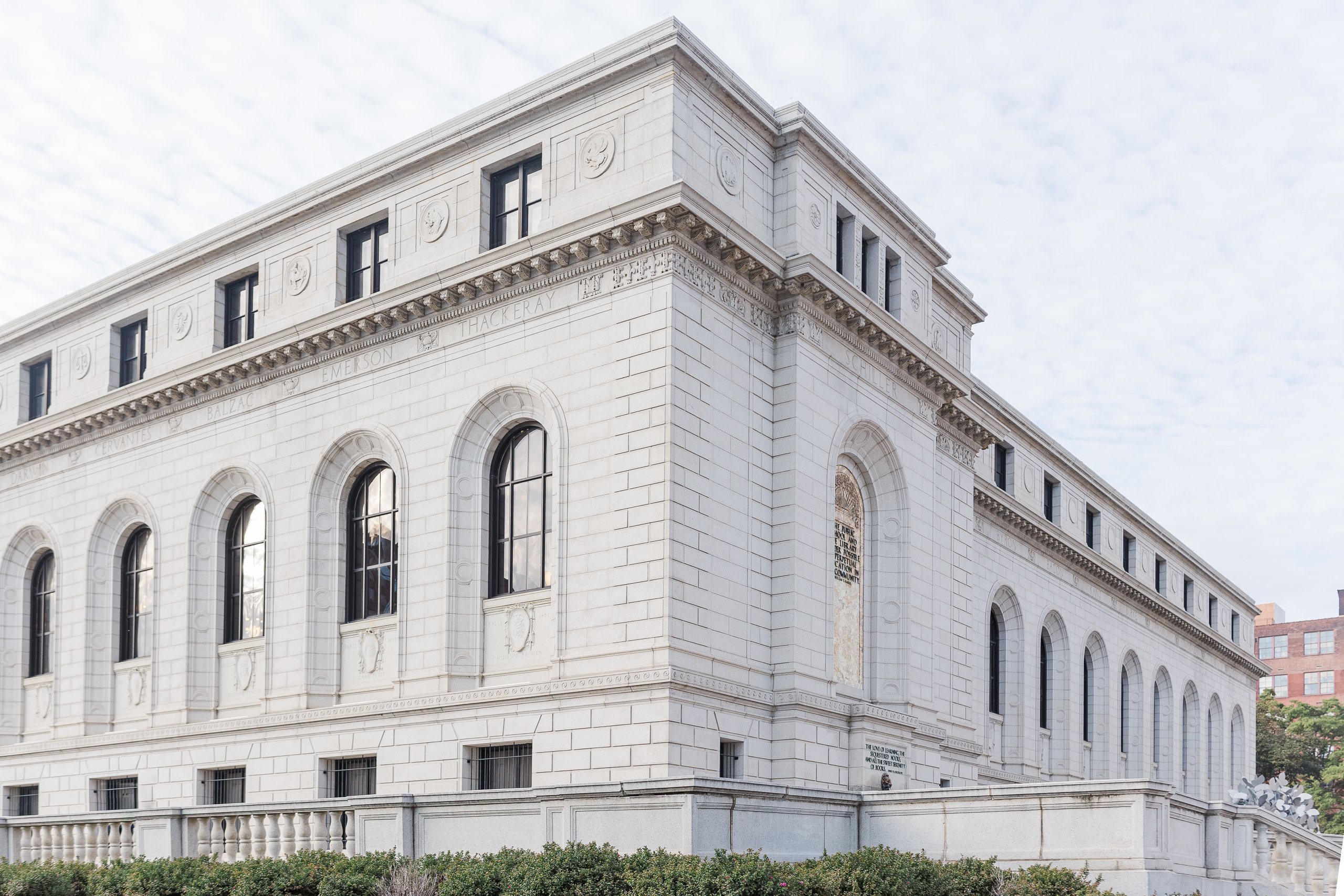 a wide shot of two sides of the st. louis public library during fall mini session